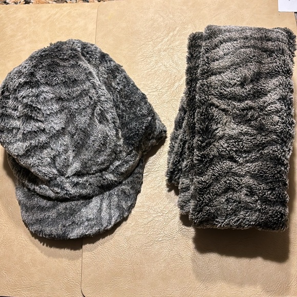 Zebra print velour cap and scarf set. - Picture 2 of 2